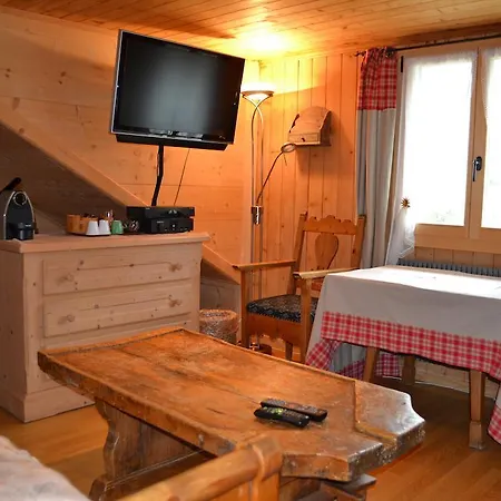 Rosaly Chateau-d'Oex